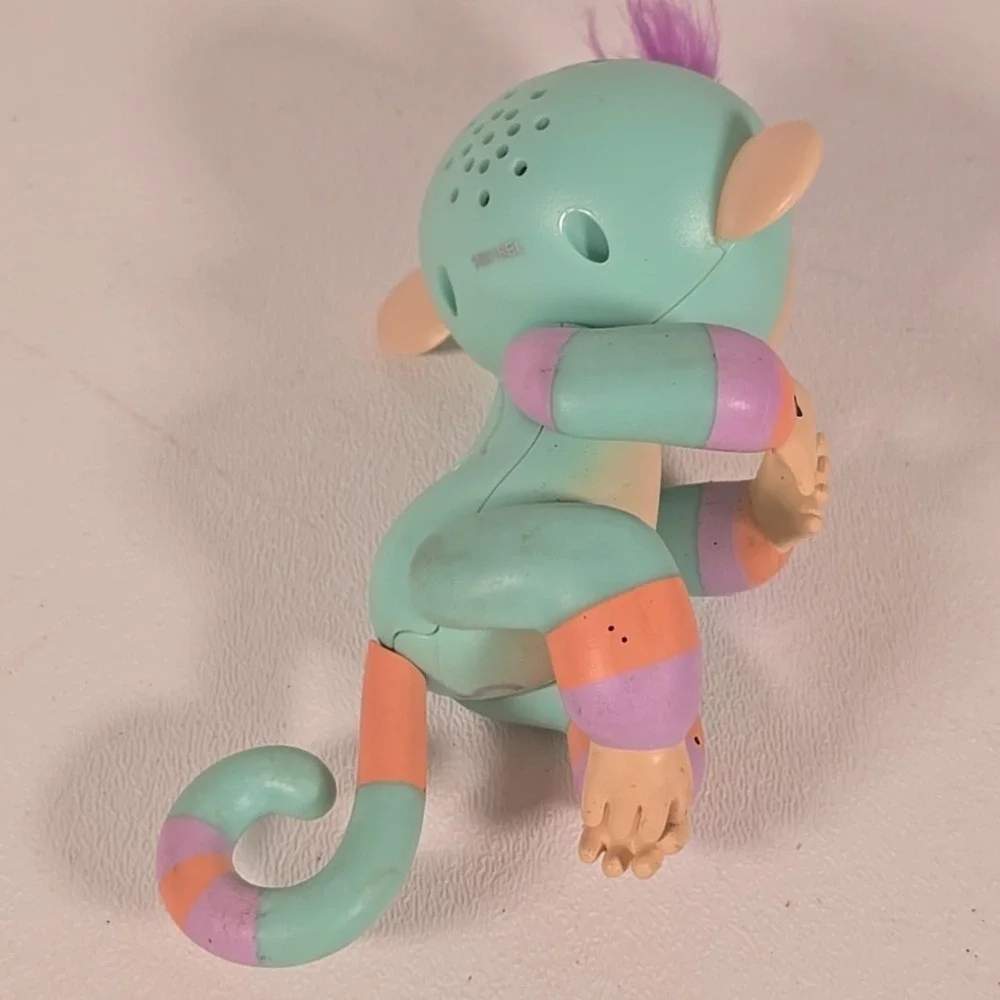 Fingerling‎ Rainbow Monkey- Heads Eyes Move Talks Electronic + Mini